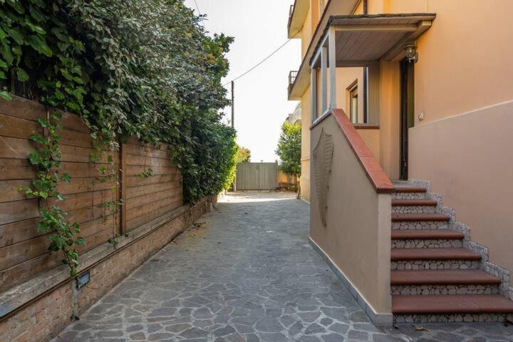 Appartamento Fronte Mare Con Parcheggio Privato Pescara Exterior foto